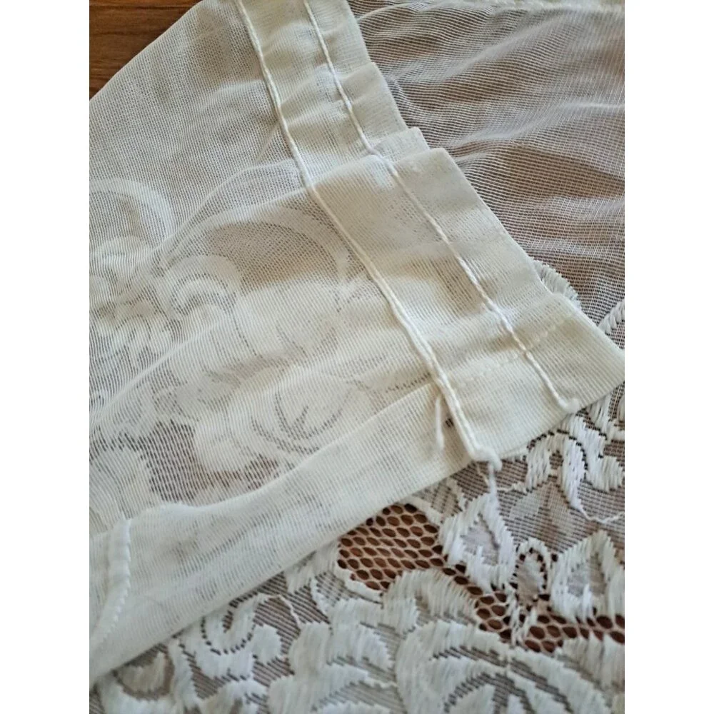 Vintage White Lace Window Valance Floral Scalloped Cottage Country 17x58